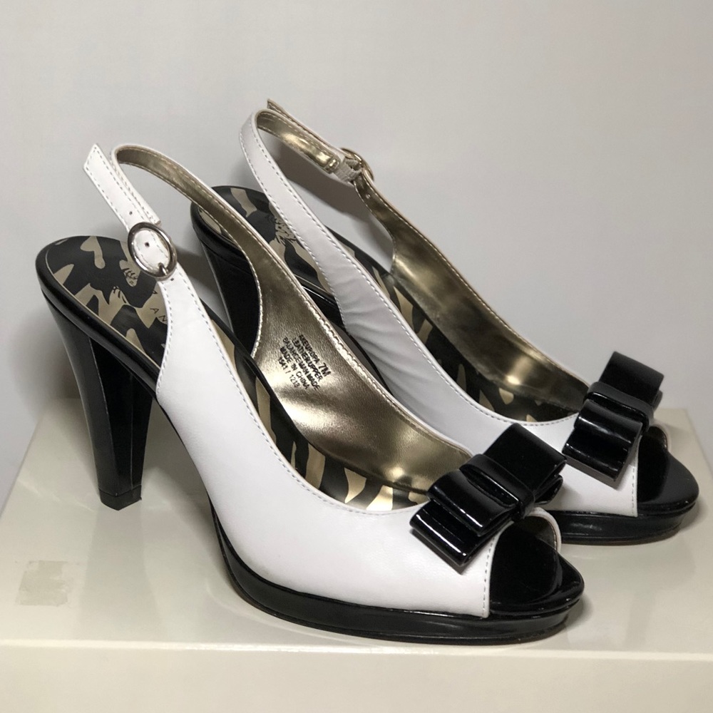 Anne Klein ‘AK Europa’ Slingbacks